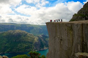 Cliff in Spanish English to Spanish