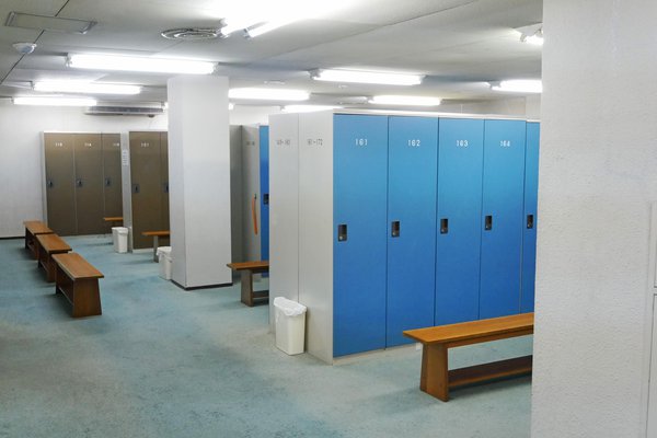 an image to describe the word 'locker room'
                
                which generally used in a context of sports
                
                