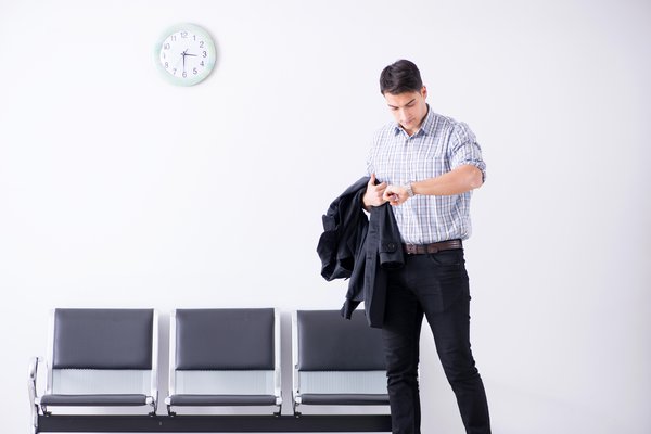 an image to describe the word 'to wait for'
                
                which generally used in a context of to await
                
                