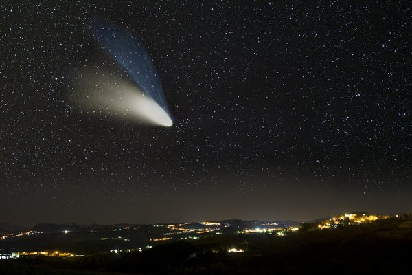 Cometa | Spanish to English Translation - SpanishDictionary.com