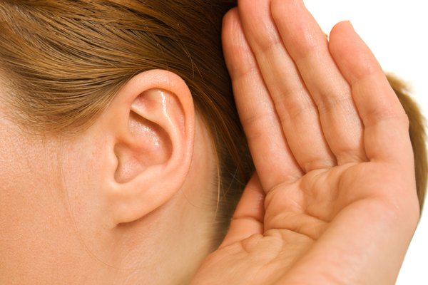 an image to describe the word 'to hear'
                
                which generally used in a context of to perceive with the ear
                
                