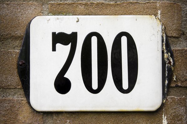 an image to describe the word 'seven hundred'
                
                which generally used in a context of number
                
                