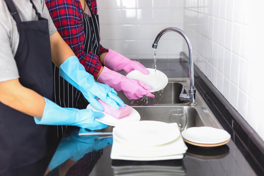 Lava los platos en inglés Traductor de español a inglés