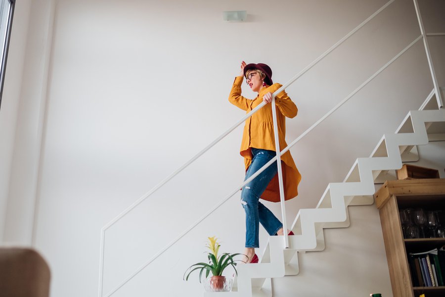 Down stairs in Spanish English to Spanish Translation