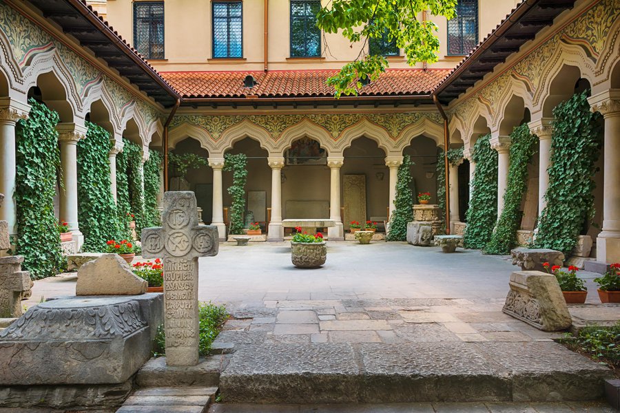 Courtyard in Spanish English to Spanish Translation