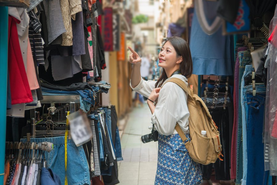 Шоппинг туризм в китае. Shopping for tourists. Shopping for tourists. Shopping for tourists. Девушка шоппинг.