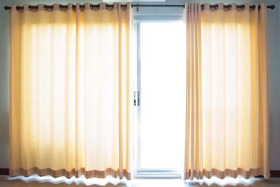 Las cortinas Spanish to English Translation