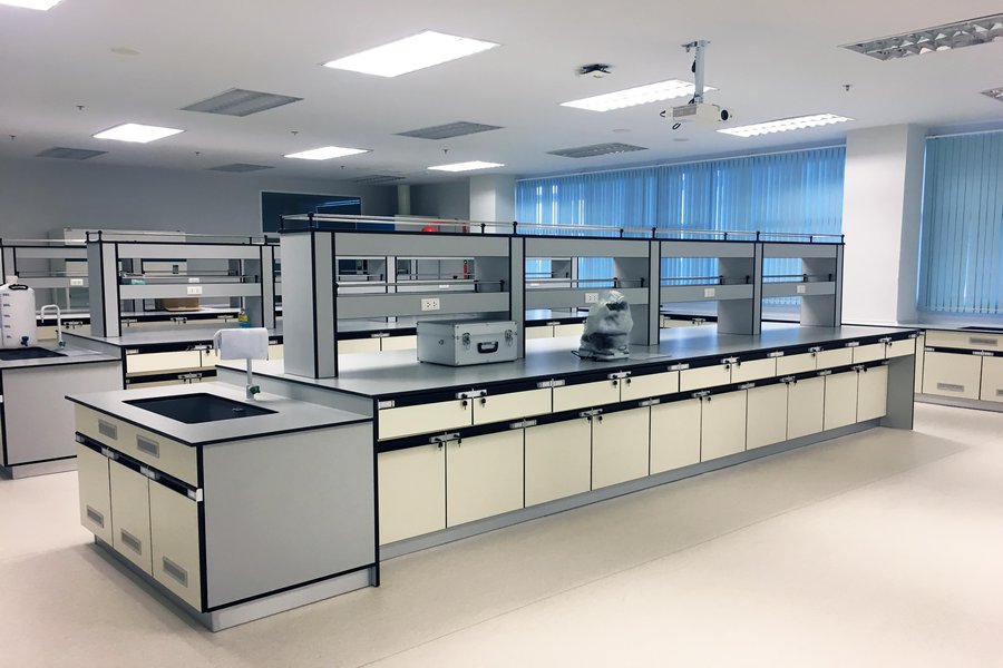 The laboratory in Spanish English to Spanish Translation